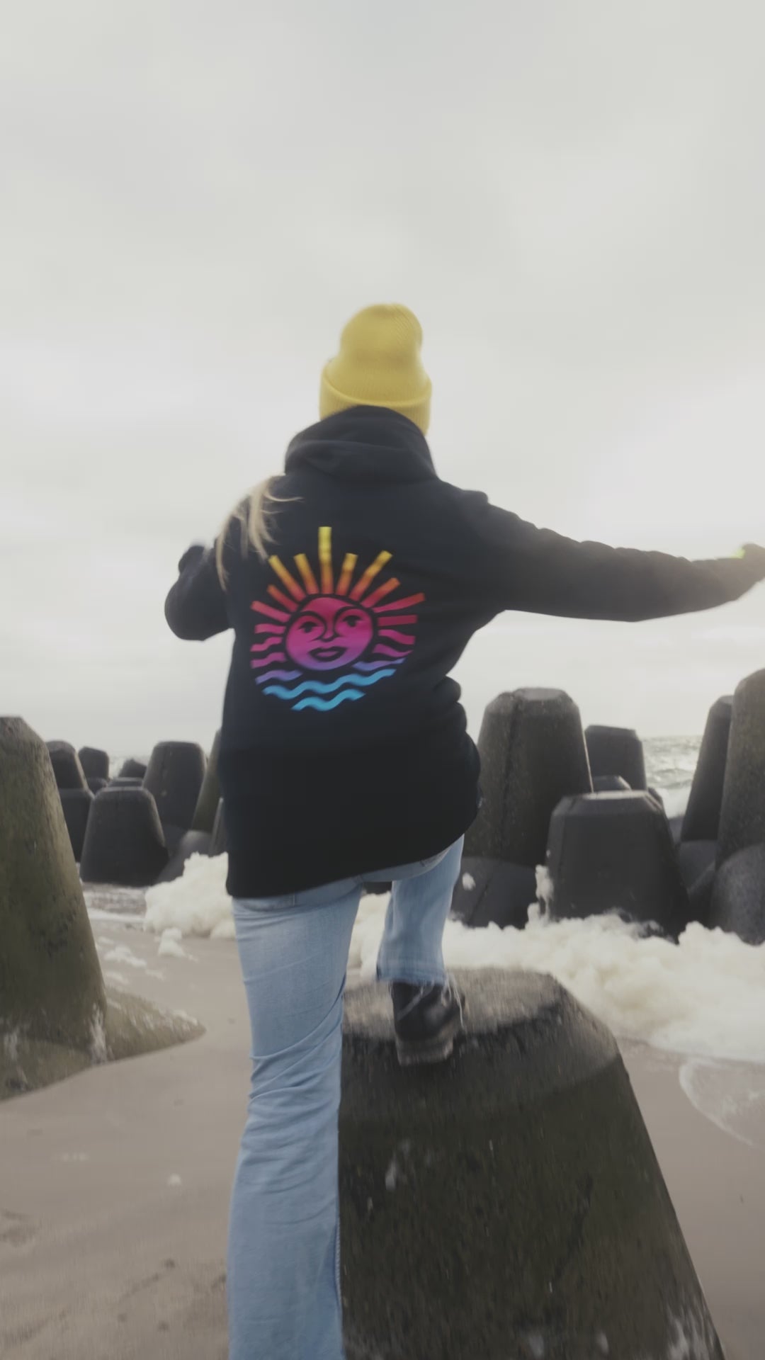 Hoodie schwarz mit Rainbow Sonne, UNISEX